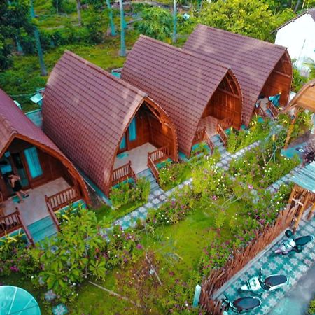 The Peace Arta Bungalow Batununggul Exterior photo