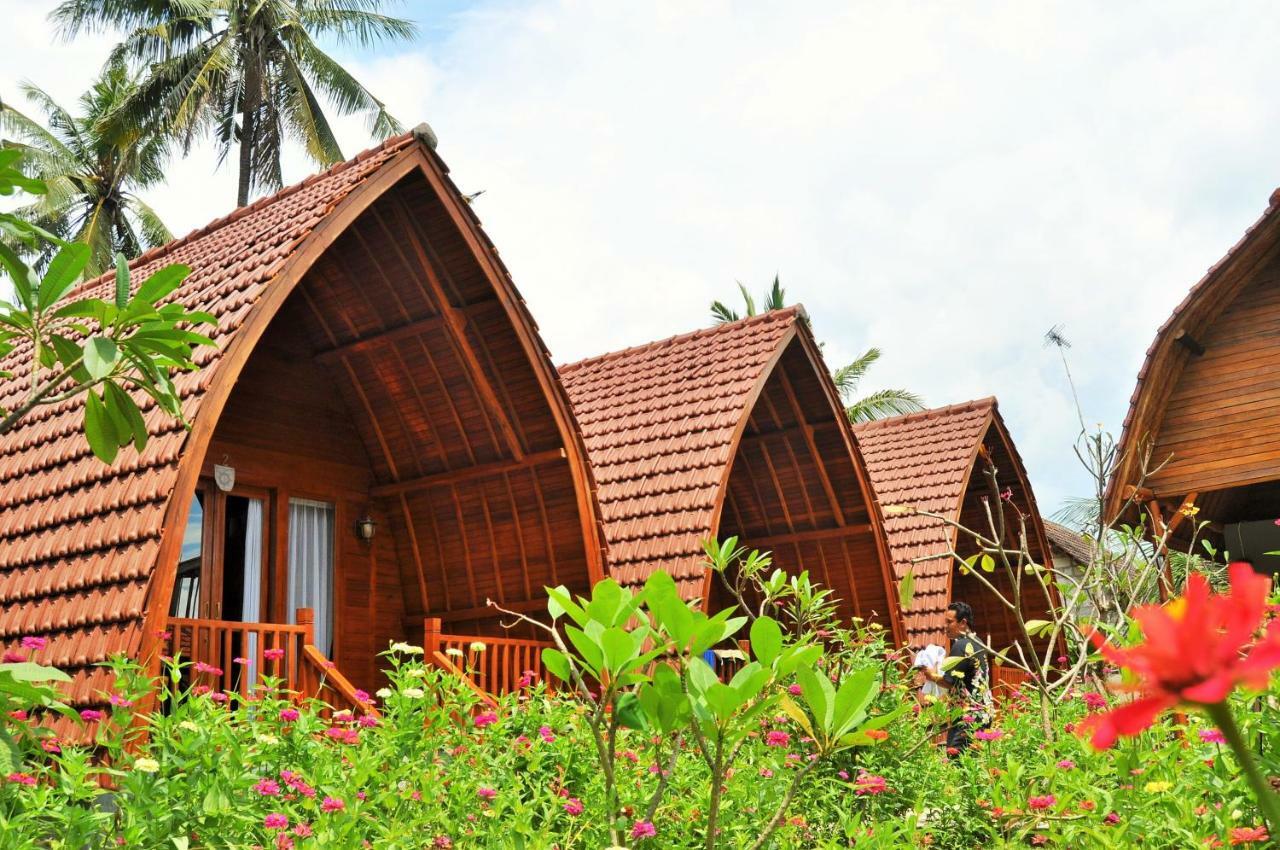 The Peace Arta Bungalow Batununggul Exterior photo