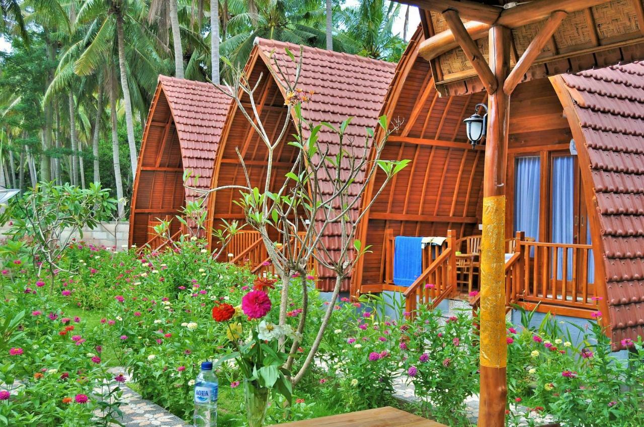 The Peace Arta Bungalow Batununggul Exterior photo