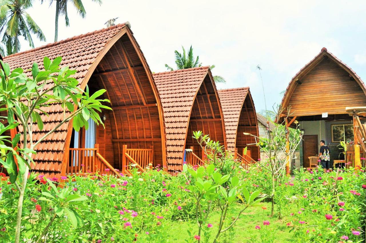 The Peace Arta Bungalow Batununggul Exterior photo