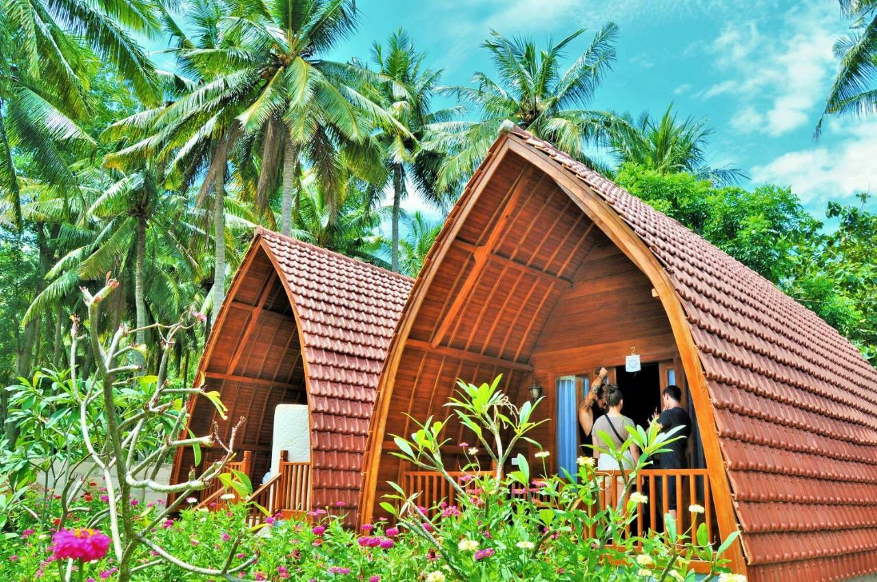 The Peace Arta Bungalow Batununggul Exterior photo