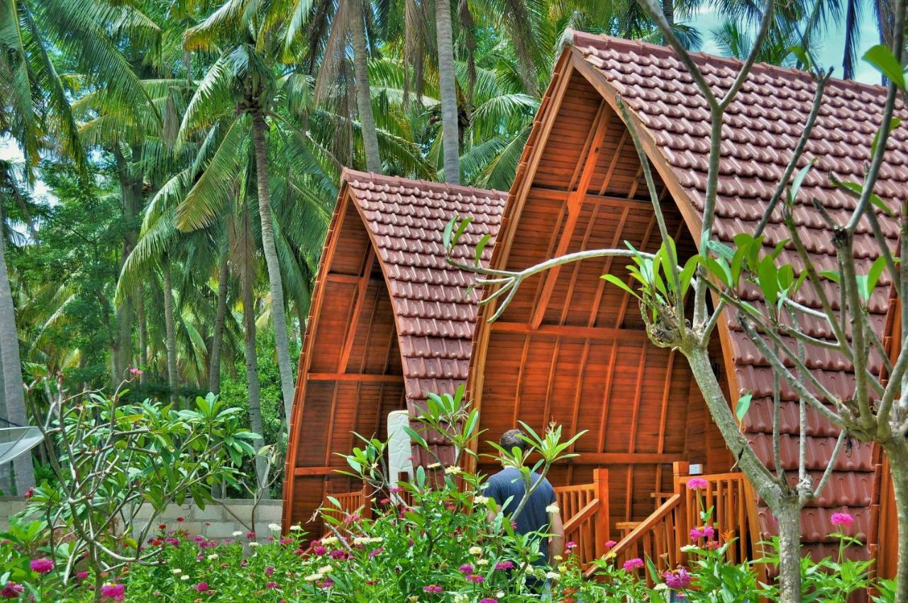 The Peace Arta Bungalow Batununggul Exterior photo