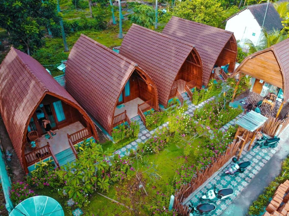 The Peace Arta Bungalow Batununggul Exterior photo